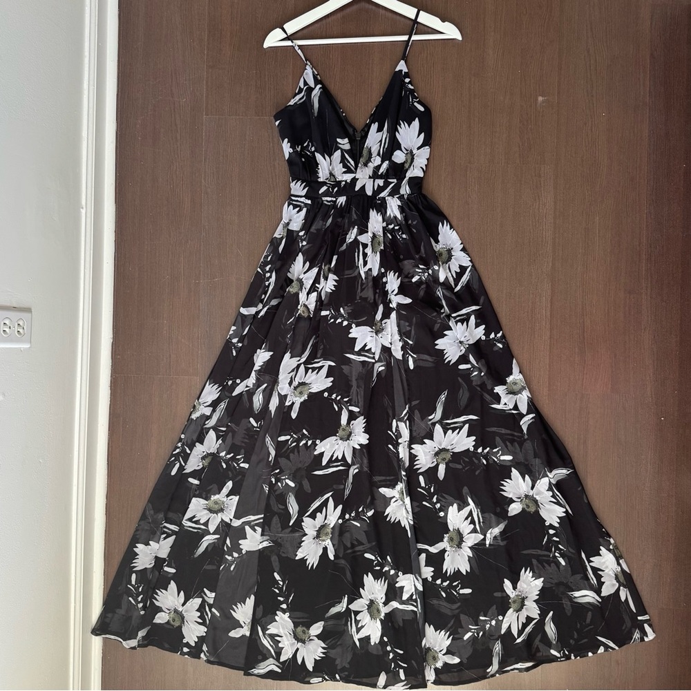bebe Black and White Floral Dress with deep slits details size 00